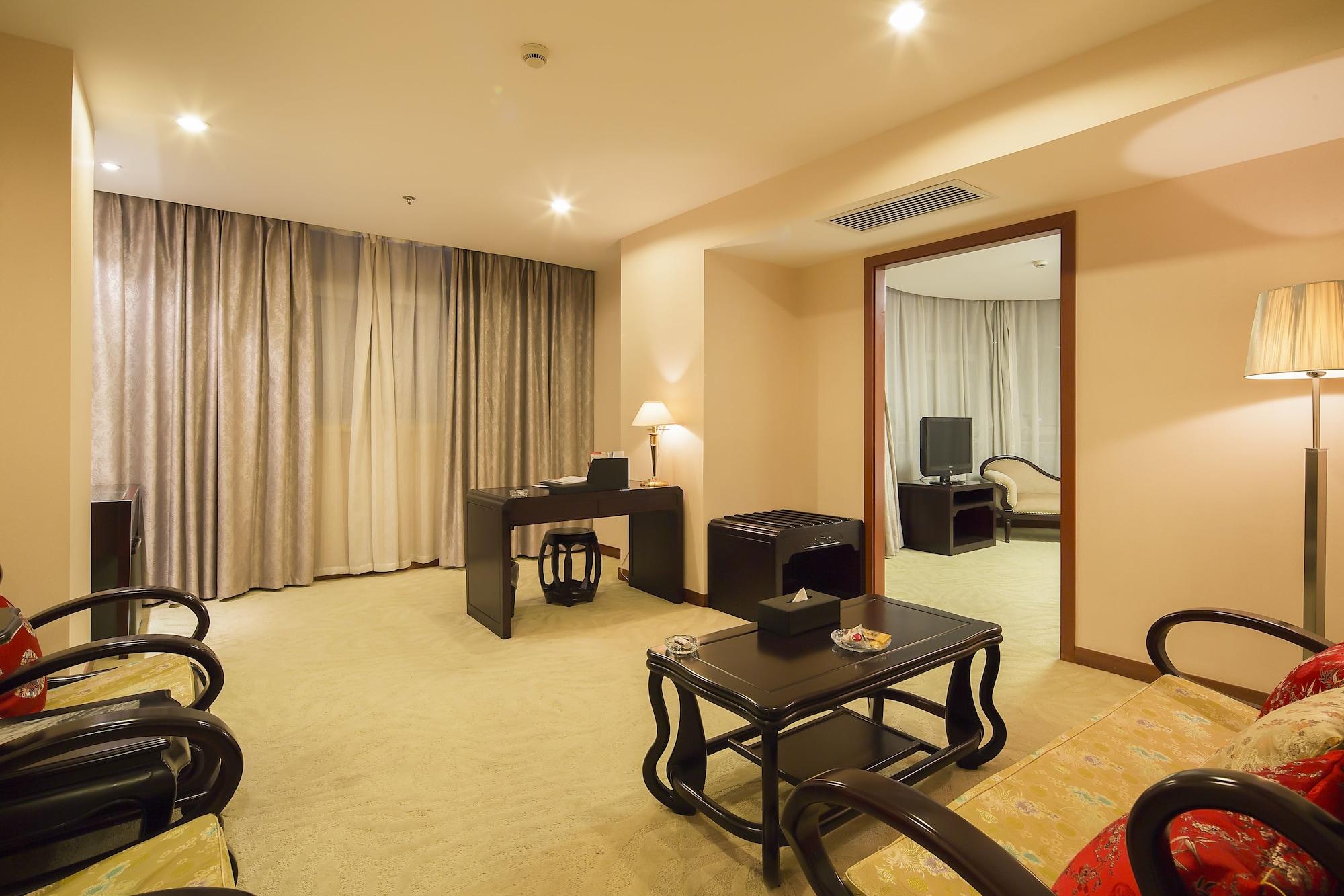 Landison Plaza International Hotel Zhenjiang  Bagian luar foto