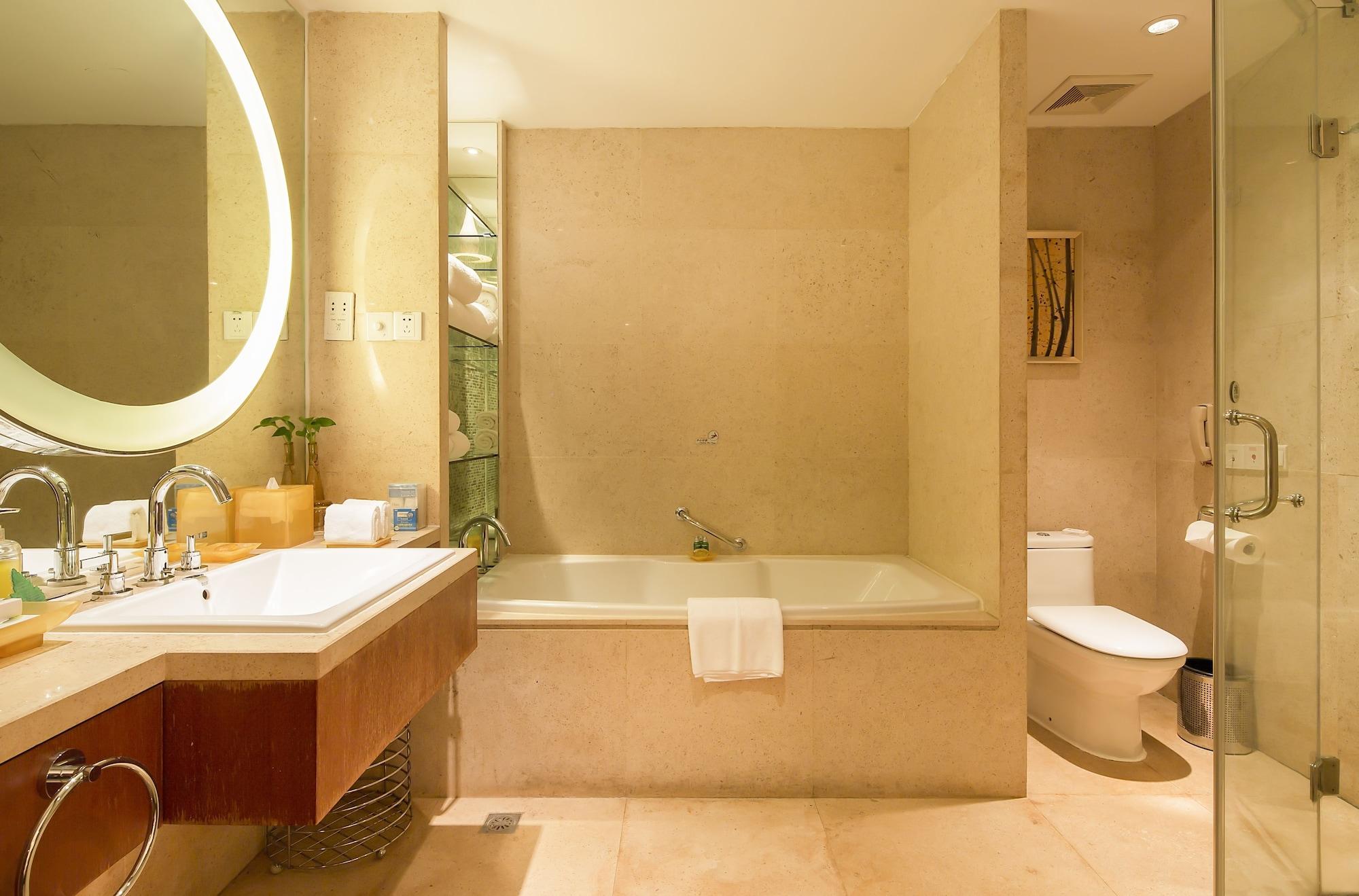 Landison Plaza International Hotel Zhenjiang  Bagian luar foto