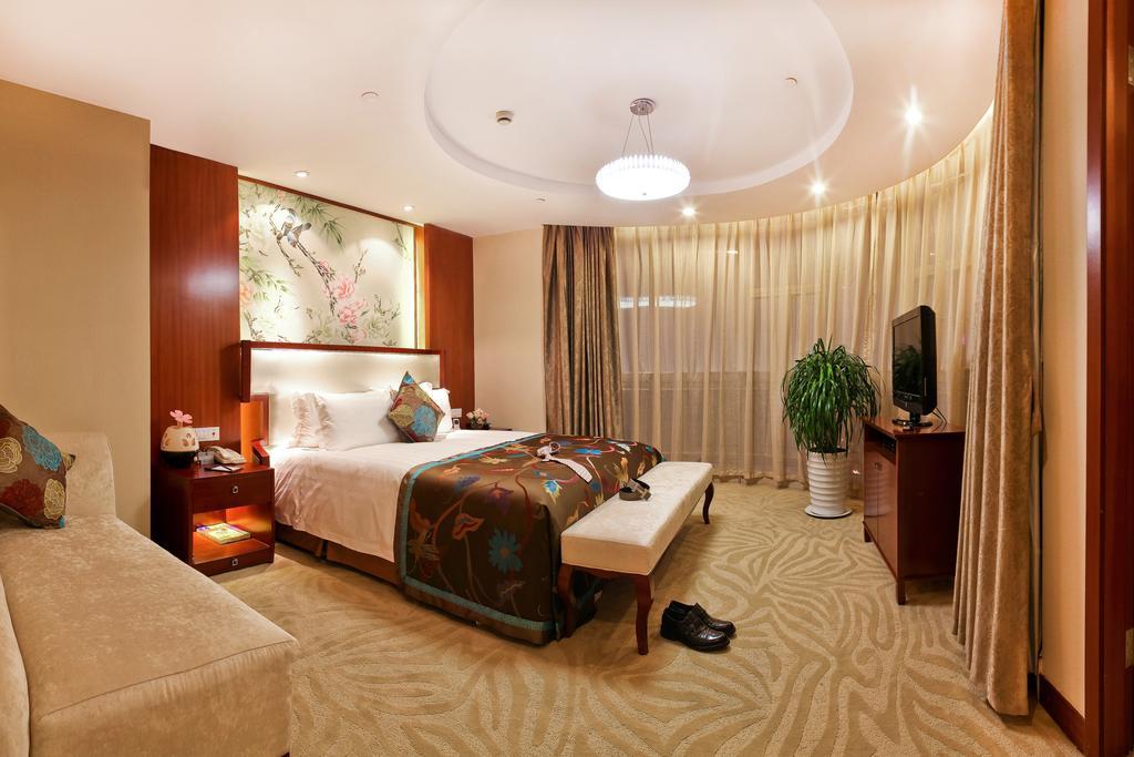 Landison Plaza International Hotel Zhenjiang  Bagian luar foto