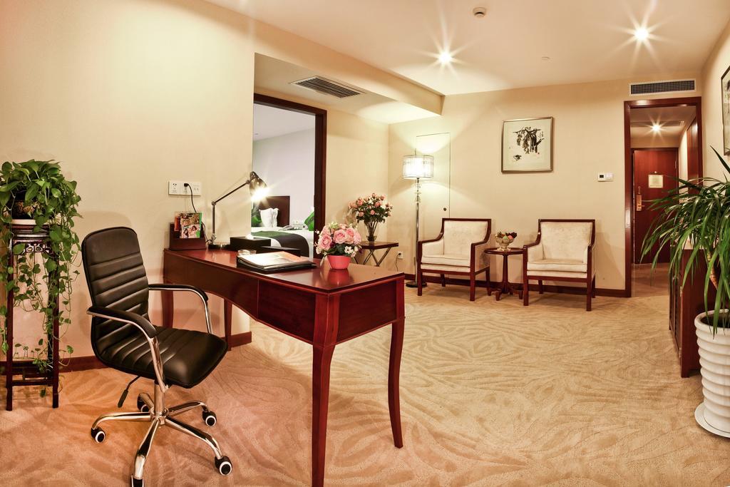 Landison Plaza International Hotel Zhenjiang  Bagian luar foto