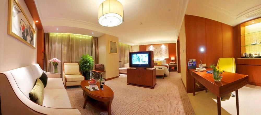 Landison Plaza International Hotel Zhenjiang  Bagian luar foto