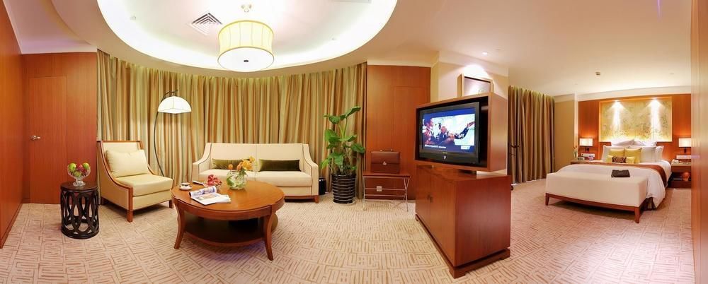 Landison Plaza International Hotel Zhenjiang  Bagian luar foto