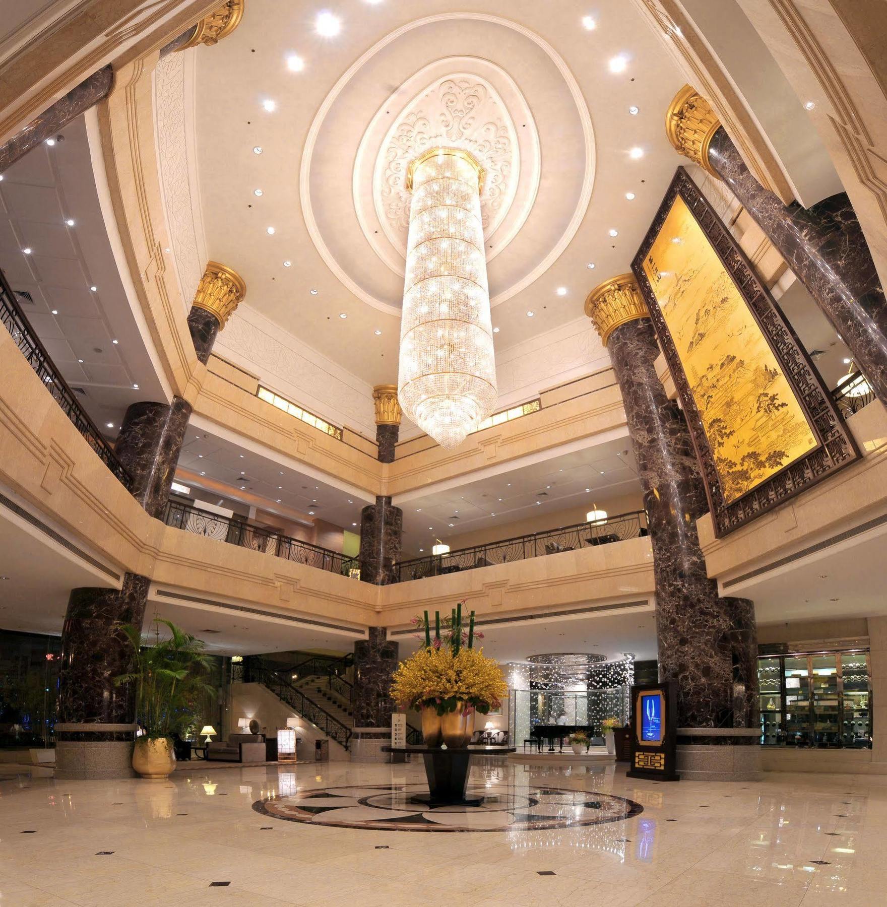 Landison Plaza International Hotel Zhenjiang  Bagian luar foto