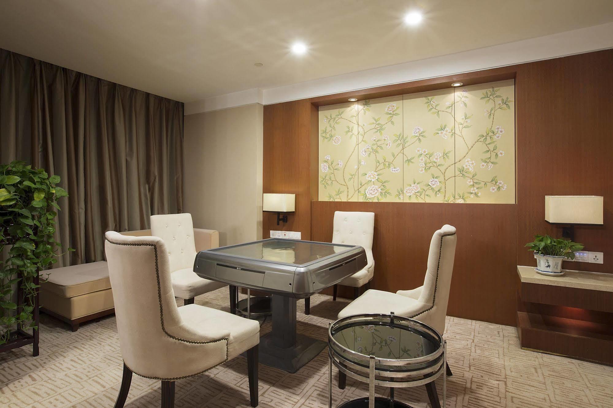 Landison Plaza International Hotel Zhenjiang  Bagian luar foto