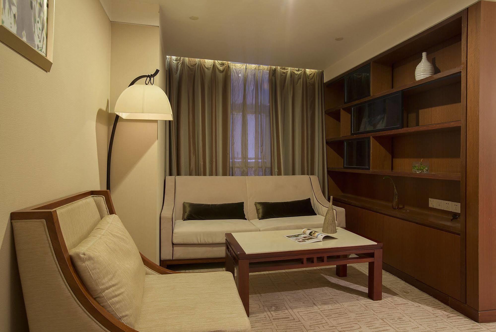 Landison Plaza International Hotel Zhenjiang  Bagian luar foto