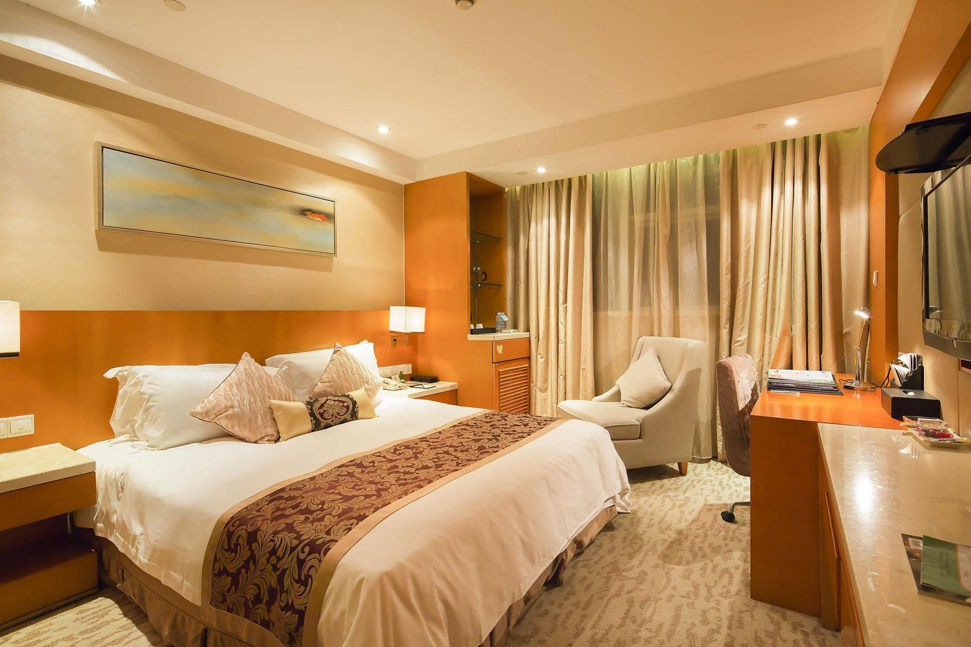 Landison Plaza International Hotel Zhenjiang  Bagian luar foto