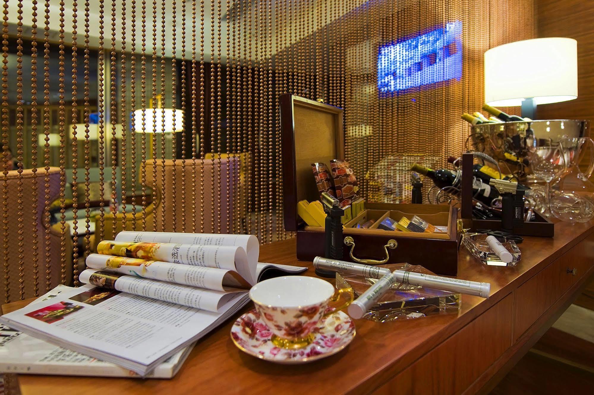 Landison Plaza International Hotel Zhenjiang  Bagian luar foto