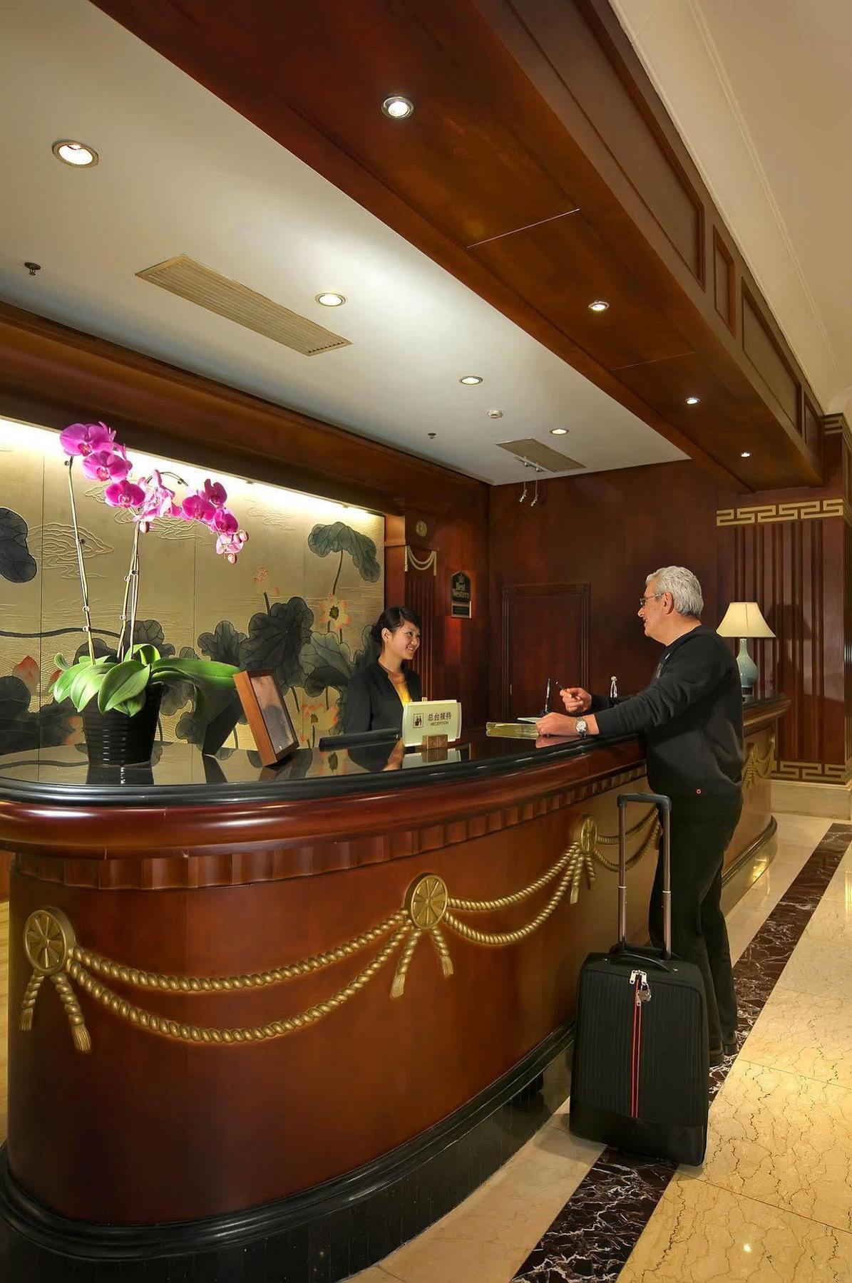 Landison Plaza International Hotel Zhenjiang  Bagian luar foto